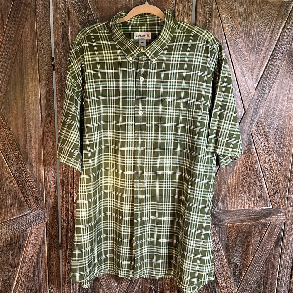 Men’s Carhartt XXL button down green short sleeve shirt.